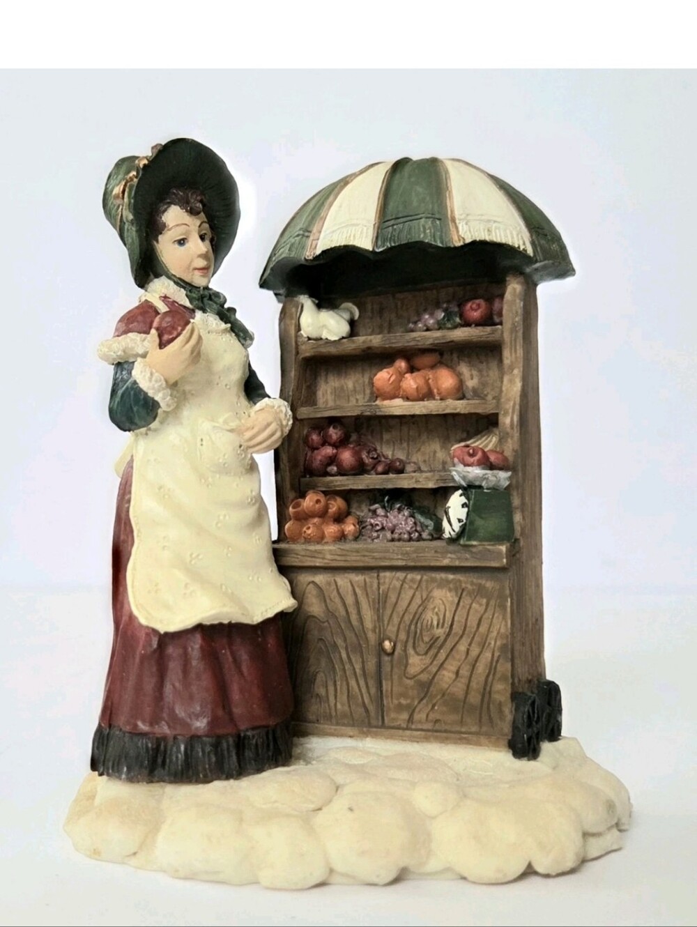 VINTAGE 1997 MERVYNS VILLAGE SQUARE WOMAN WITH A FRUIT CART FIGURE